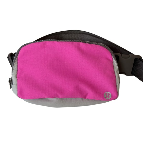 Lululemon Everywhere Belt Bag 1L Pow Pink Light / Lunar Rock / Chrome - Picture 2 of 10